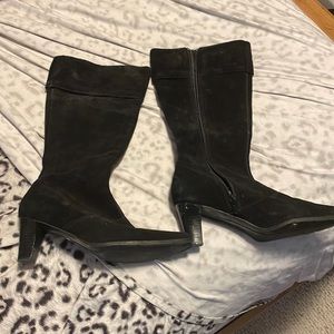 Woman’s Suede Boots